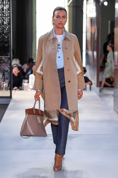 Look 18